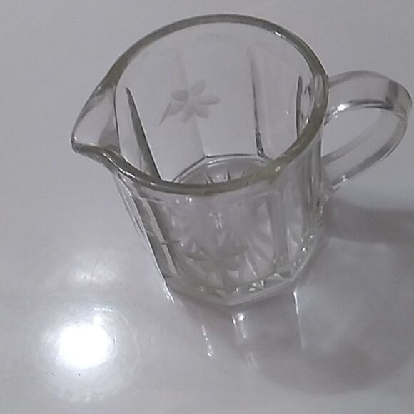 Heisey Creamer  - Picture 1 of 6